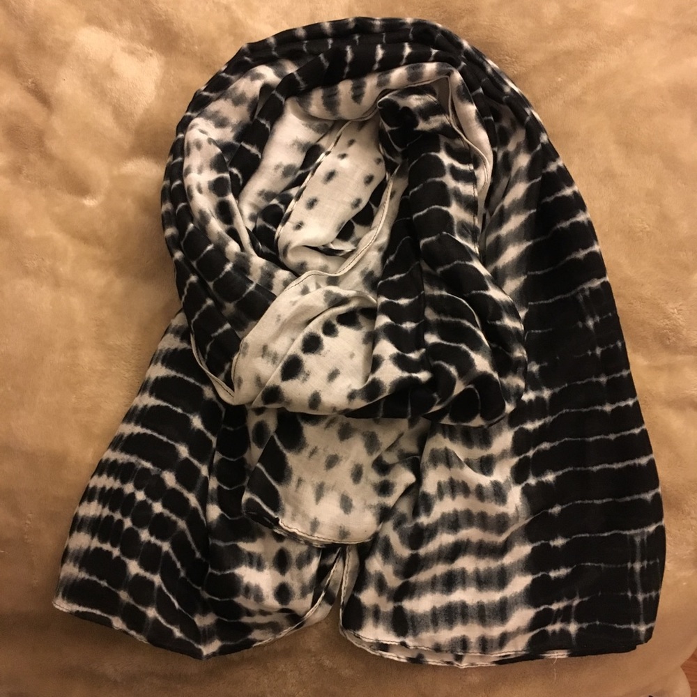 Michael Stars patterned scarf/wrap